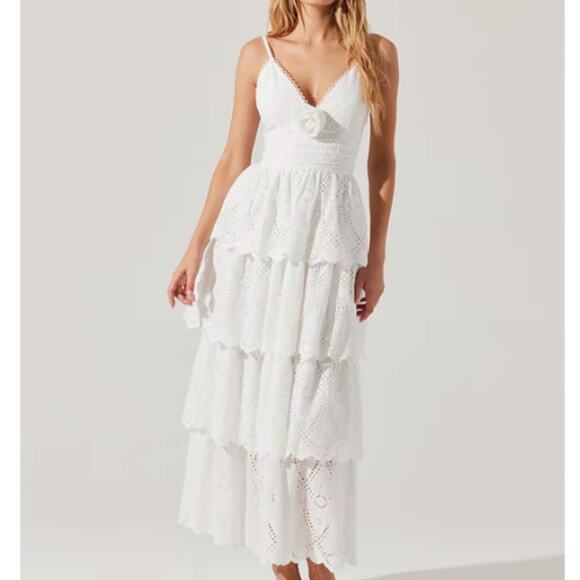 Astr Dresses & Skirts - ASTR the Label Faeryn eyelet Maxi dress white - XS